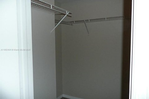 Condo in Pembroke Pines, Florida, 2 bedrooms  № 1953963 - photo 6