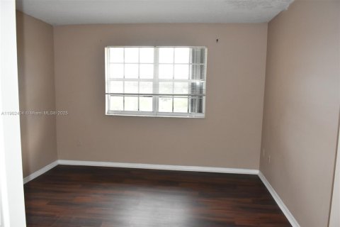 Condo in Pembroke Pines, Florida, 2 bedrooms  № 1953963 - photo 11