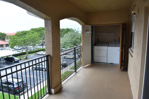Condo in Pembroke Pines, Florida, 2 bedrooms  № 1953963 - photo 16
