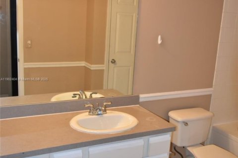 Condo in Pembroke Pines, Florida, 2 bedrooms  № 1953963 - photo 23