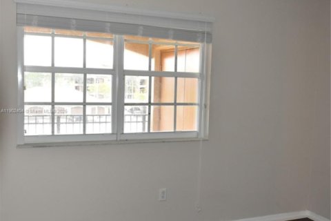 Condo in Pembroke Pines, Florida, 2 bedrooms  № 1953963 - photo 8