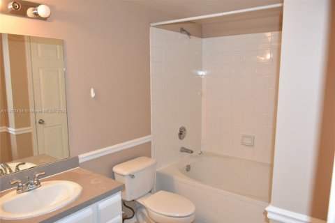 Condo in Pembroke Pines, Florida, 2 bedrooms  № 1953963 - photo 22