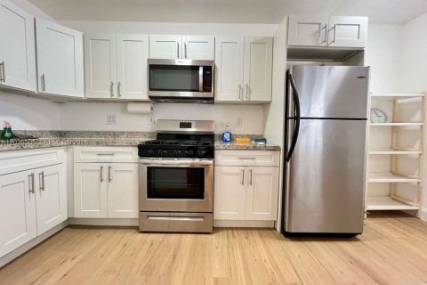 Condominio en venta en Miami Beach, Florida, 36.6 m2 № 2155017 - foto 2