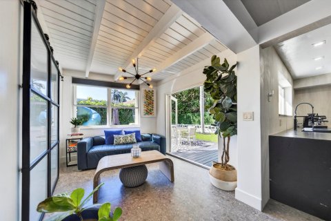 House in Lighthouse Point, Florida 3 bedrooms, 170.75 sq.m. № 2083638 - photo 7