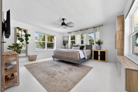 House in Lighthouse Point, Florida 3 bedrooms, 170.75 sq.m. № 2083638 - photo 15