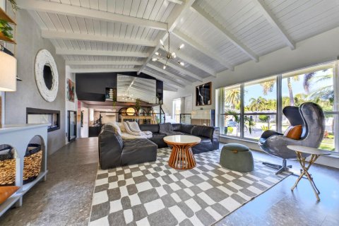 House in Lighthouse Point, Florida 3 bedrooms, 170.75 sq.m. № 2083638 - photo 22