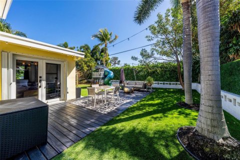 House in Lighthouse Point, Florida 3 bedrooms, 170.75 sq.m. № 2083638 - photo 4