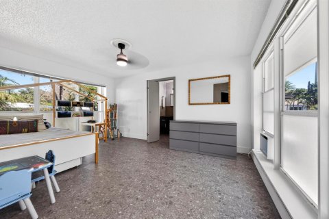 House in Lighthouse Point, Florida 3 bedrooms, 170.75 sq.m. № 2083638 - photo 24