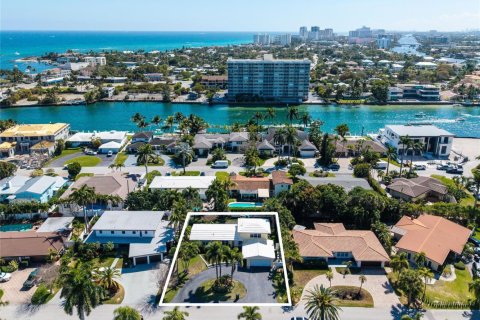 House in Lighthouse Point, Florida 3 bedrooms, 170.75 sq.m. № 2083638