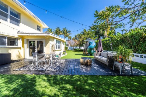 House in Lighthouse Point, Florida 3 bedrooms, 170.75 sq.m. № 2083638 - photo 5