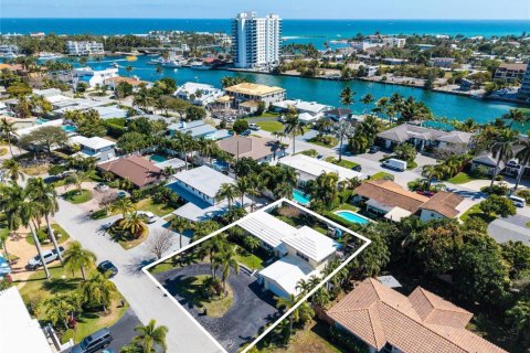 House in Lighthouse Point, Florida 3 bedrooms, 170.75 sq.m. № 2083638 - photo 2