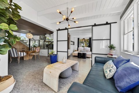 House in Lighthouse Point, Florida 3 bedrooms, 170.75 sq.m. № 2083638 - photo 10