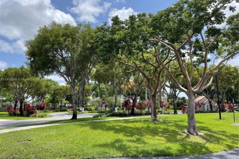 Снять в аренду виллу или дом в Дорал, Флорида 3 спальни, 164.25м2, № 1973790 - фото 2