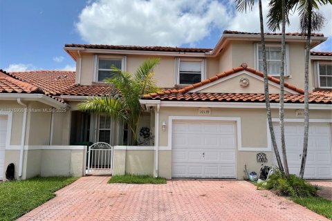 Снять в аренду виллу или дом в Дорал, Флорида 3 спальни, 164.25м2, № 1973790 - фото 1