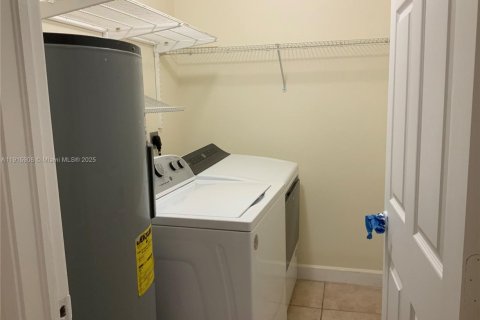 Снять в аренду виллу или дом в Дорал, Флорида 3 спальни, 164.25м2, № 1973790 - фото 18