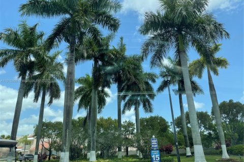 Снять в аренду виллу или дом в Дорал, Флорида 3 спальни, 164.25м2, № 1973790 - фото 26