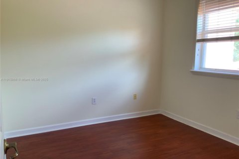 Снять в аренду виллу или дом в Дорал, Флорида 3 спальни, 164.25м2, № 1973790 - фото 11