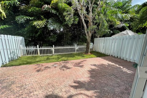 Снять в аренду виллу или дом в Дорал, Флорида 3 спальни, 164.25м2, № 1973790 - фото 19