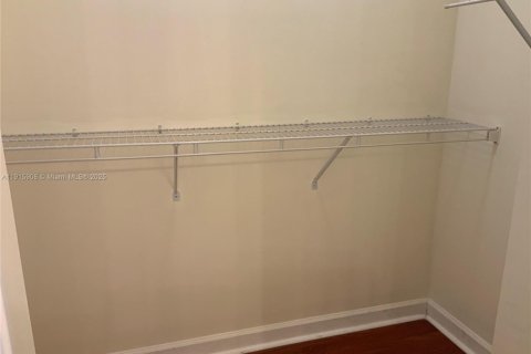 Снять в аренду виллу или дом в Дорал, Флорида 3 спальни, 164.25м2, № 1973790 - фото 20