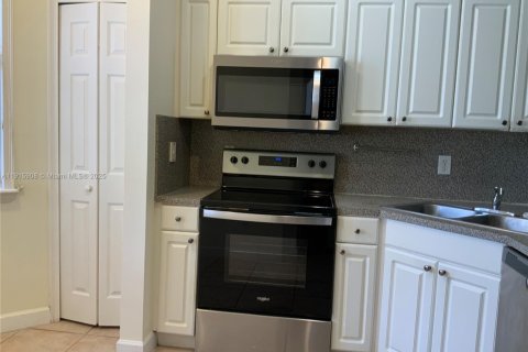 Снять в аренду виллу или дом в Дорал, Флорида 3 спальни, 164.25м2, № 1973790 - фото 6