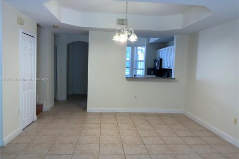 Снять в аренду виллу или дом в Дорал, Флорида 3 спальни, 164.25м2, № 1973790 - фото 4