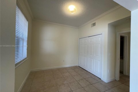 Снять в аренду виллу или дом в Дорал, Флорида 3 спальни, 164.25м2, № 1973790 - фото 8
