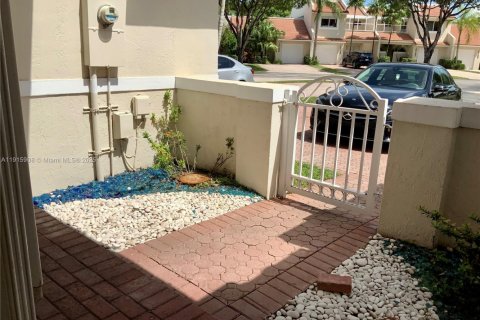 Снять в аренду виллу или дом в Дорал, Флорида 3 спальни, 164.25м2, № 1973790 - фото 3