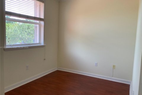 Снять в аренду виллу или дом в Дорал, Флорида 3 спальни, 164.25м2, № 1973790 - фото 17