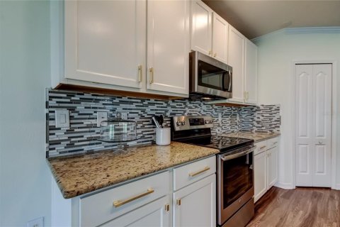 Casa en venta en Wesley Chapel, Florida, 6 dormitorios, 284.19 m2 № 1907456 - foto 18