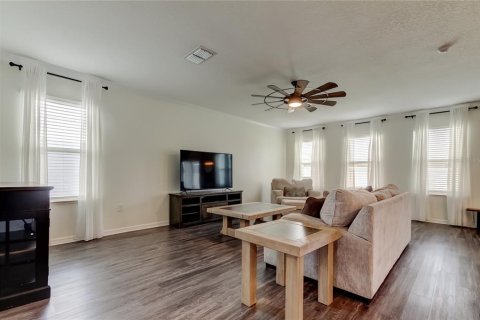 Casa en venta en Wesley Chapel, Florida, 6 dormitorios, 284.19 m2 № 1907456 - foto 9