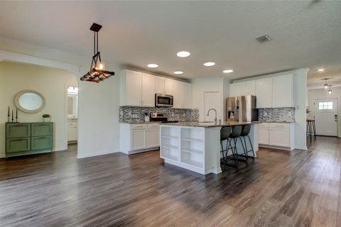 Casa en venta en Wesley Chapel, Florida, 6 dormitorios, 284.19 m2 № 1907456 - foto 13