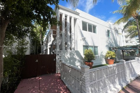 Estudio en el Condominio en Miami Beach, Florida  № 2025955