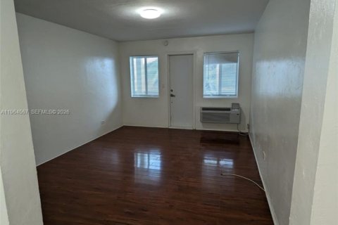 Снять в аренду кондоминиум в Майами-Бич, Флорида 36.23м2, № 2025955 - фото 3