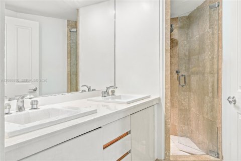 Condominio en venta en Miami, Florida, 3 dormitorios, 214.6 m2 № 2356767 - foto 26