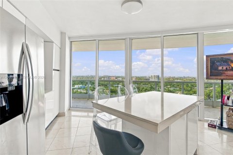 Condominio en venta en Miami, Florida, 3 dormitorios, 214.6 m2 № 2356767 - foto 2