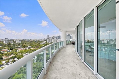 Condominio en venta en Miami, Florida, 3 dormitorios, 214.6 m2 № 2356767 - foto 18