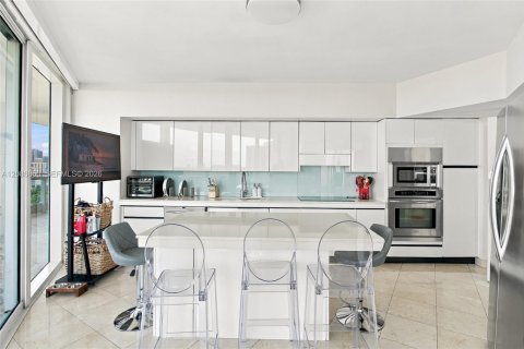 Condominio en venta en Miami, Florida, 3 dormitorios, 214.6 m2 № 2356767 - foto 3