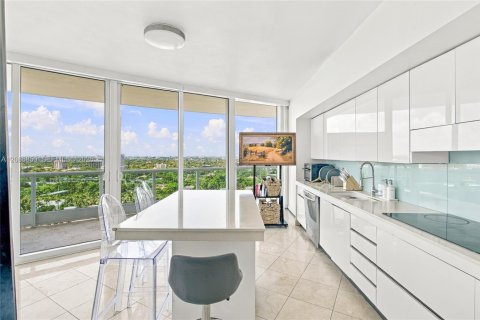 Condominio en venta en Miami, Florida, 3 dormitorios, 214.6 m2 № 2356767 - foto 15