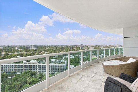 Condominio en venta en Miami, Florida, 3 dormitorios, 214.6 m2 № 2356767 - foto 17
