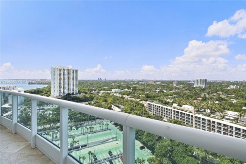 Condominio en venta en Miami, Florida, 3 dormitorios, 214.6 m2 № 2356767 - foto 19