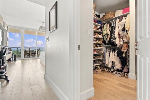Condominio en venta en Miami, Florida, 3 dormitorios, 214.6 m2 № 2356767 - foto 25