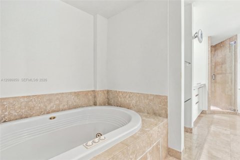 Condominio en venta en Miami, Florida, 3 dormitorios, 214.6 m2 № 2356767 - foto 27
