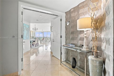 Condominio en venta en Miami, Florida, 3 dormitorios, 214.6 m2 № 2356767 - foto 8