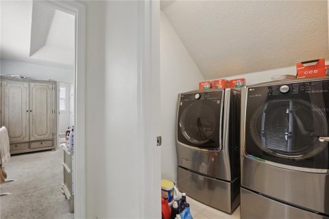 House in Orlando, Florida 5 bedrooms, 308.9 sq.m. № 1679557 - photo 23