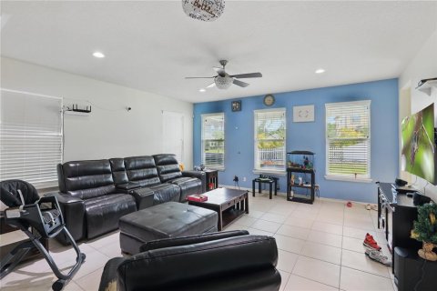 House in Orlando, Florida 5 bedrooms, 308.9 sq.m. № 1679557 - photo 21