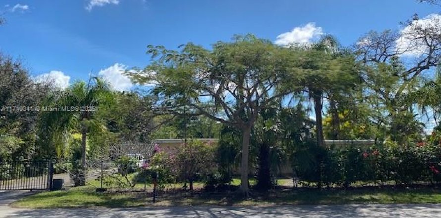 Casa en Miami, Florida 4 dormitorios, 194.17 m2 № 1710521