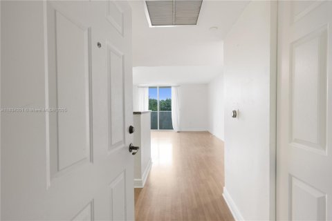Copropriété à louer à Miami, Floride: 1 chambre, 75.81 m2 № 1943573 - photo 2