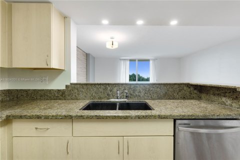 Copropriété à louer à Miami, Floride: 1 chambre, 75.81 m2 № 1943573 - photo 11