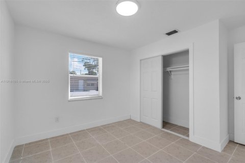Casa en alquiler en Hallandale Beach, Florida, 2 dormitorios, 156.91 m2 № 1972975 - foto 15