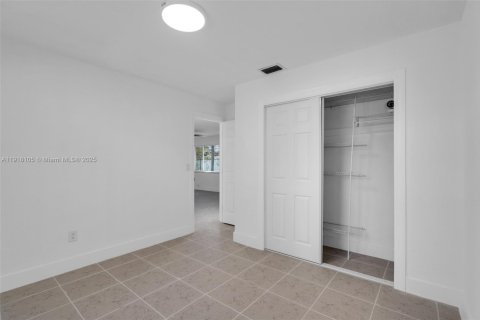 Casa en alquiler en Hallandale Beach, Florida, 2 dormitorios, 156.91 m2 № 1972975 - foto 25